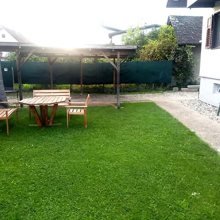 Anna Mit Ladestation Fuer E-autos *