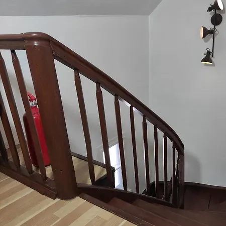 Anna Mit Ladestation Fuer E-autos *