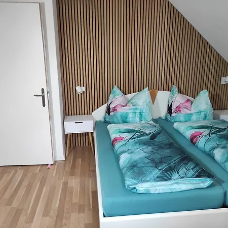Anna Mit Ladestation Für E-autos