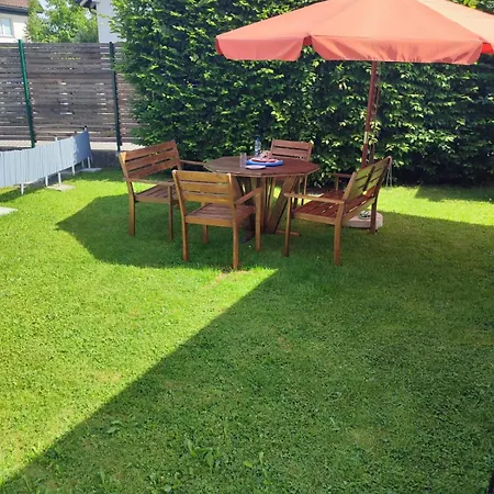 Anna Mit Ladestation Fuer E-autos